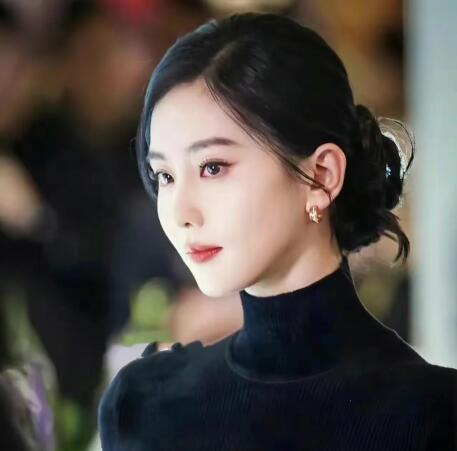 刘诗诗的仪态，绝对是内娱教科书级别的，没有第二个人